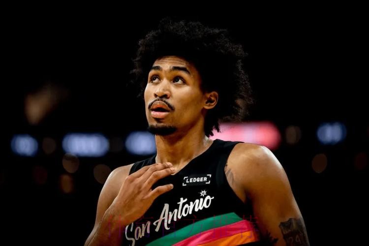 迷失！哈珀全场出战11分钟，5投0中仅得到0分1篮板1助攻