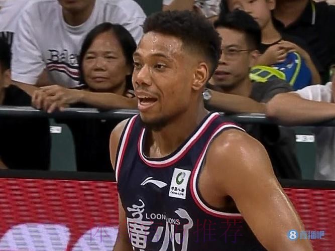 祝铭震全场出战14分钟，7中3得到9分1板1助攻